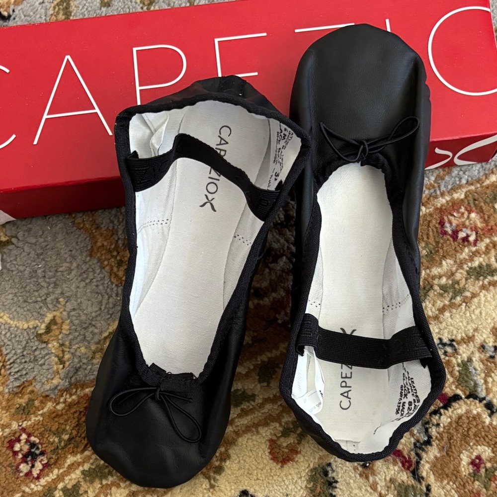 Capezio little girls Black Ballet dance shoes.